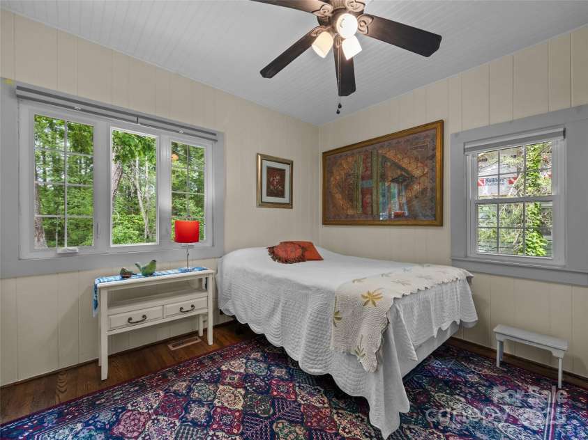 23 Leatherwood Lane, Hendersonville, NC 28739.  MLS# CAR4264138, YatesRealty ID 23530. 