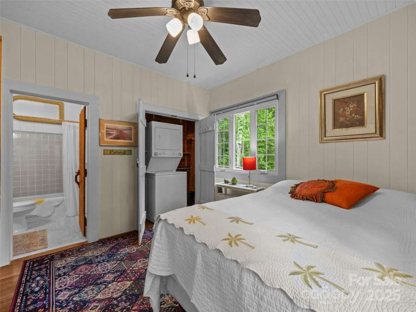 23 Leatherwood Lane, Hendersonville, NC 28739.  MLS# CAR4264138, YatesRealty ID 23530. 