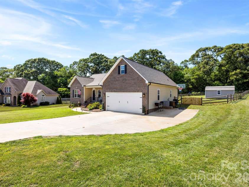 2357 Mintew Circle, Lincolnton, NC 28092.  MLS# CAR4383513, YatesRealty ID 23531. 