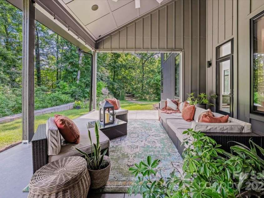 3304 Mar Vista Circle, Charlotte, NC 28209.  MLS# CAR4269142, YatesRealty ID 23531. Access to porch from living area and primary bedroom