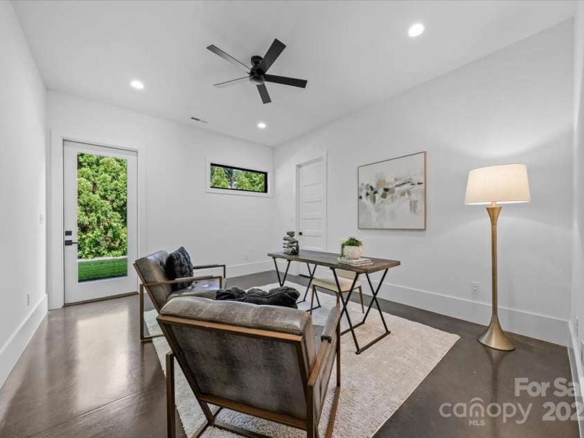 3304 Mar Vista Circle, Charlotte, NC 28209.  MLS# CAR4269142, YatesRealty ID 23531. Bedroom/flex space with access to backyard. Located on first floor.