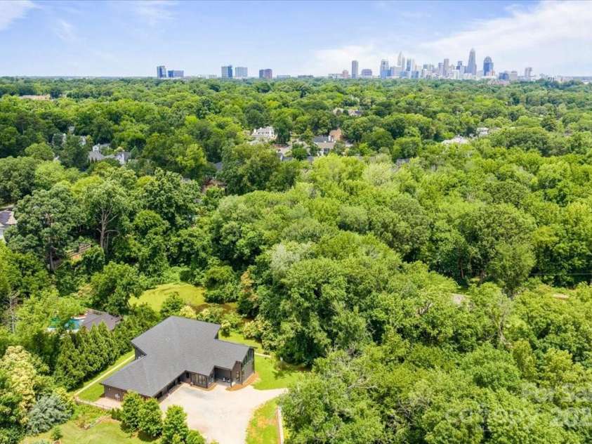 3304 Mar Vista Circle, Charlotte, NC 28209.  MLS# CAR4269142, YatesRealty ID 23531. Close proximity to Uptown Charlotte, airport, Dilworth, and popular Freedom Park.