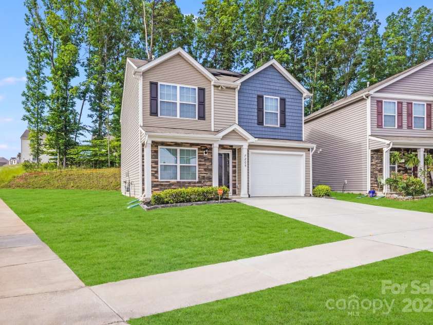 7205 Finnigan Road, Charlotte, NC 28215.  MLS# CAR4257319, YatesRealty ID 23532. 
