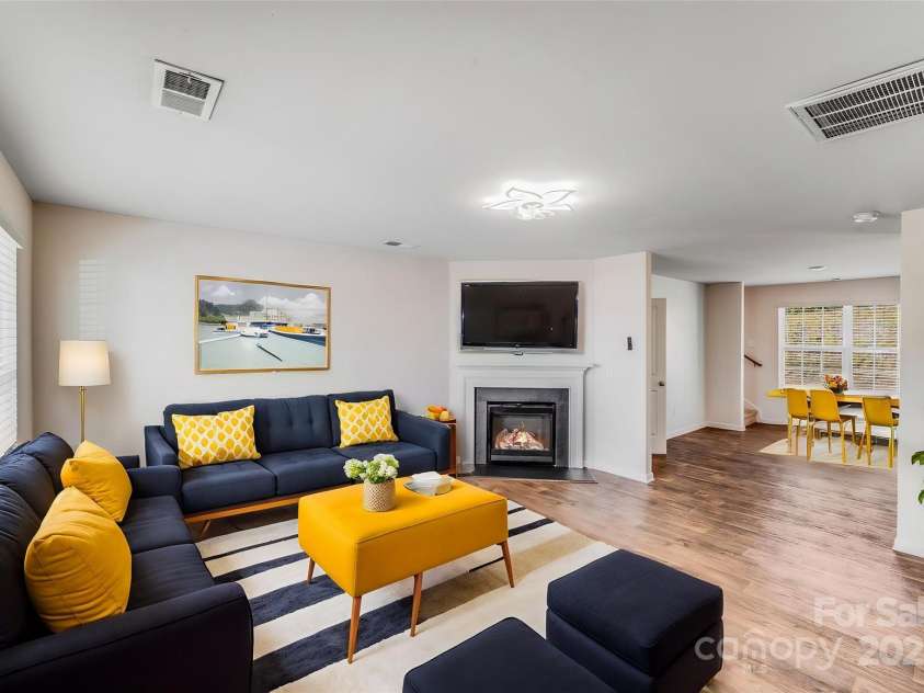 7205 Finnigan Road, Charlotte, NC 28215.  MLS# CAR4257319, YatesRealty ID 23532. 