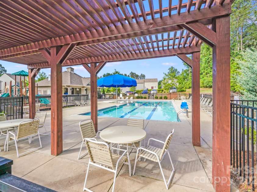 7205 Finnigan Road, Charlotte, NC 28215.  MLS# CAR4257319, YatesRealty ID 23532. Cabana