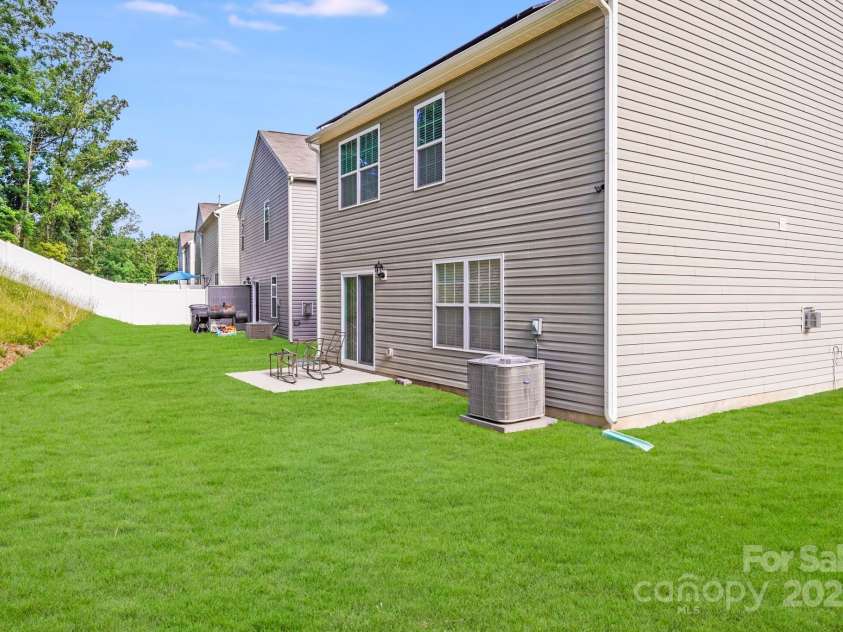 7205 Finnigan Road, Charlotte, NC 28215.  MLS# CAR4257319, YatesRealty ID 23532. Corner Private lot