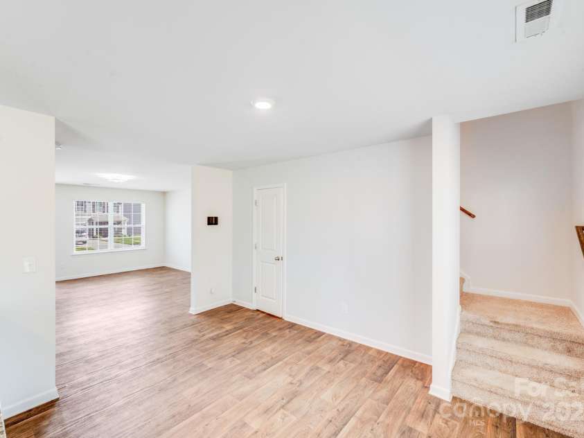 7205 Finnigan Road, Charlotte, NC 28215.  MLS# CAR4257319, YatesRealty ID 23532. Dining Area