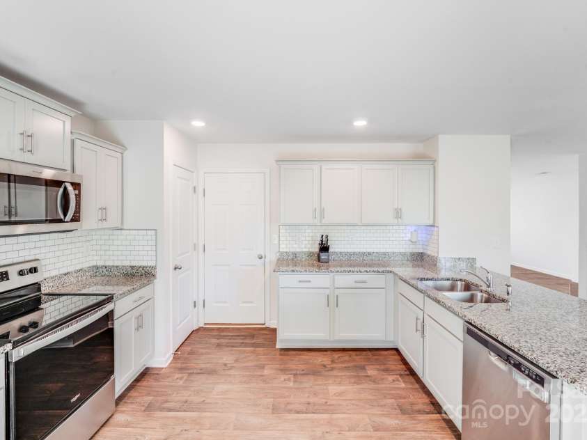 7205 Finnigan Road, Charlotte, NC 28215.  MLS# CAR4257319, YatesRealty ID 23532. LED Lighting