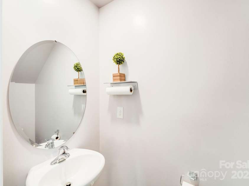 7205 Finnigan Road, Charlotte, NC 28215.  MLS# CAR4257319, YatesRealty ID 23532. Powder Room