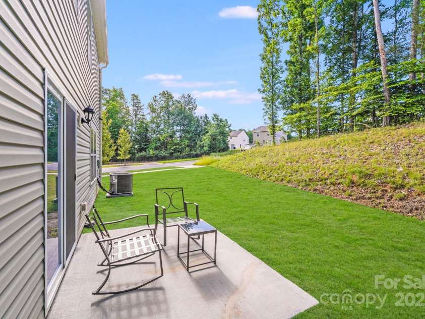 7205 Finnigan Road, Charlotte, NC 28215.  MLS# CAR4257319, YatesRealty ID 23532. Tree lined back yard