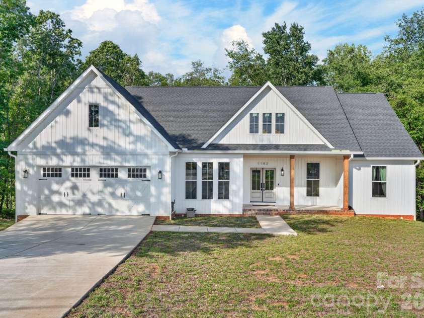 1182 Cape Hickory Road, Hickory, NC 28601.  MLS# CAR4378932, YatesRealty ID 23533. 