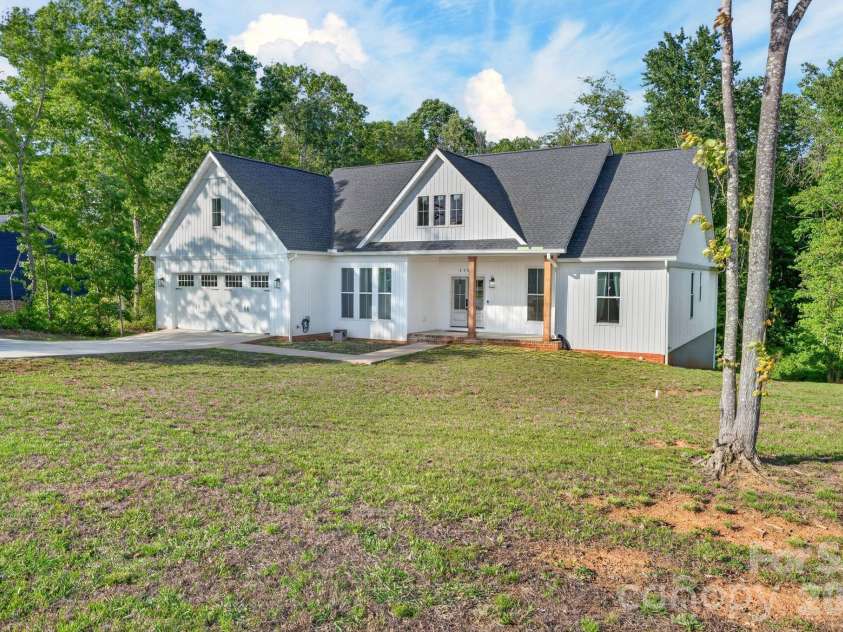 1182 Cape Hickory Road, Hickory, NC 28601.  MLS# CAR4378932, YatesRealty ID 23533. 