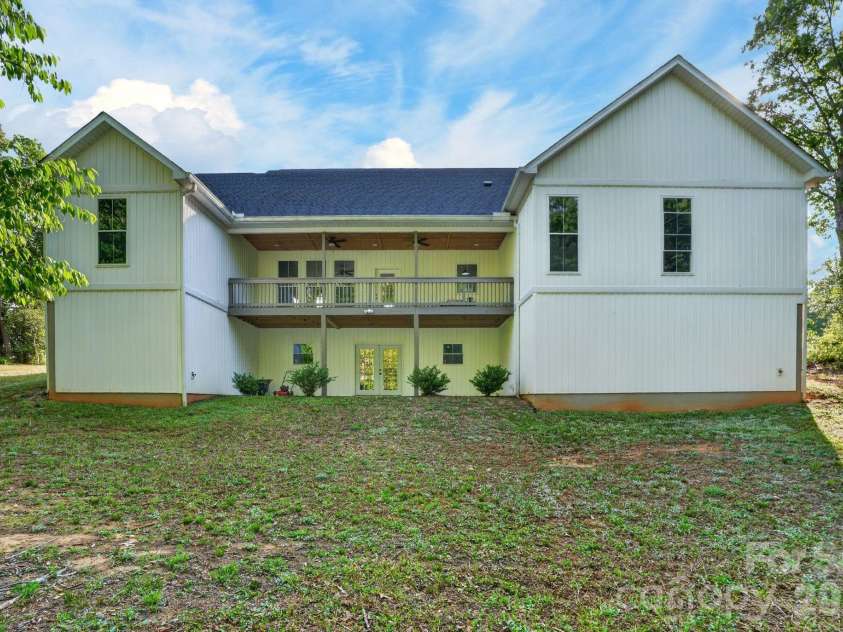 1182 Cape Hickory Road, Hickory, NC 28601.  MLS# CAR4378932, YatesRealty ID 23533. 