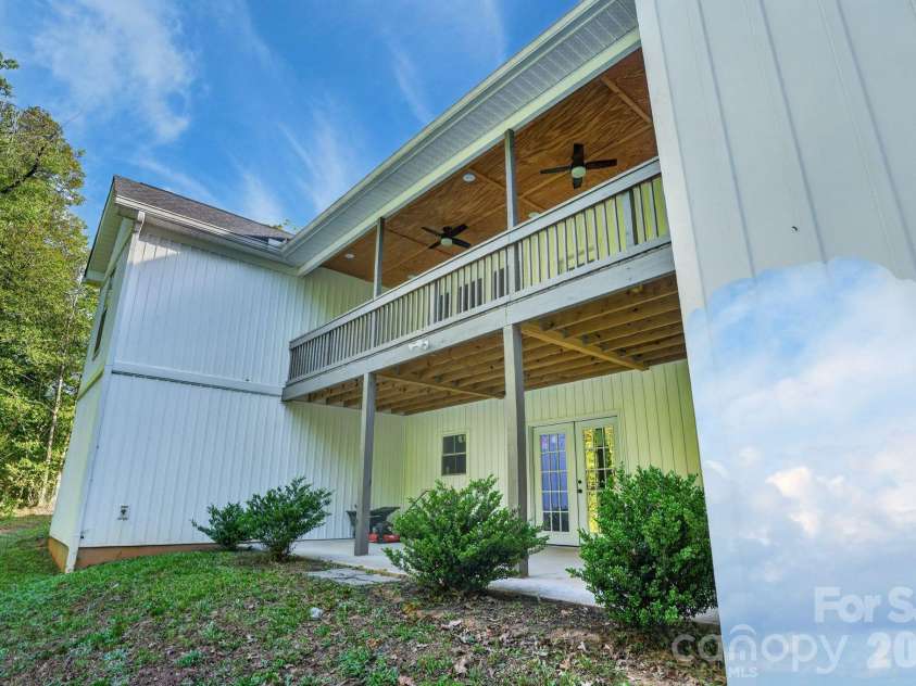 1182 Cape Hickory Road, Hickory, NC 28601.  MLS# CAR4378932, YatesRealty ID 23533. 