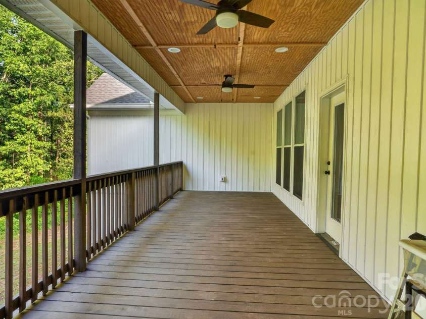 1182 Cape Hickory Road, Hickory, NC 28601.  MLS# CAR4378932, YatesRealty ID 23533. 
