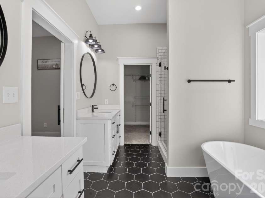 1182 Cape Hickory Road, Hickory, NC 28601.  MLS# CAR4378932, YatesRealty ID 23533. 