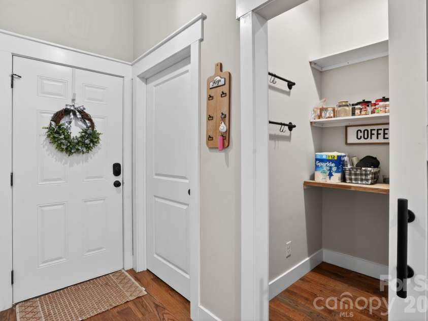 1182 Cape Hickory Road, Hickory, NC 28601.  MLS# CAR4378932, YatesRealty ID 23533. 