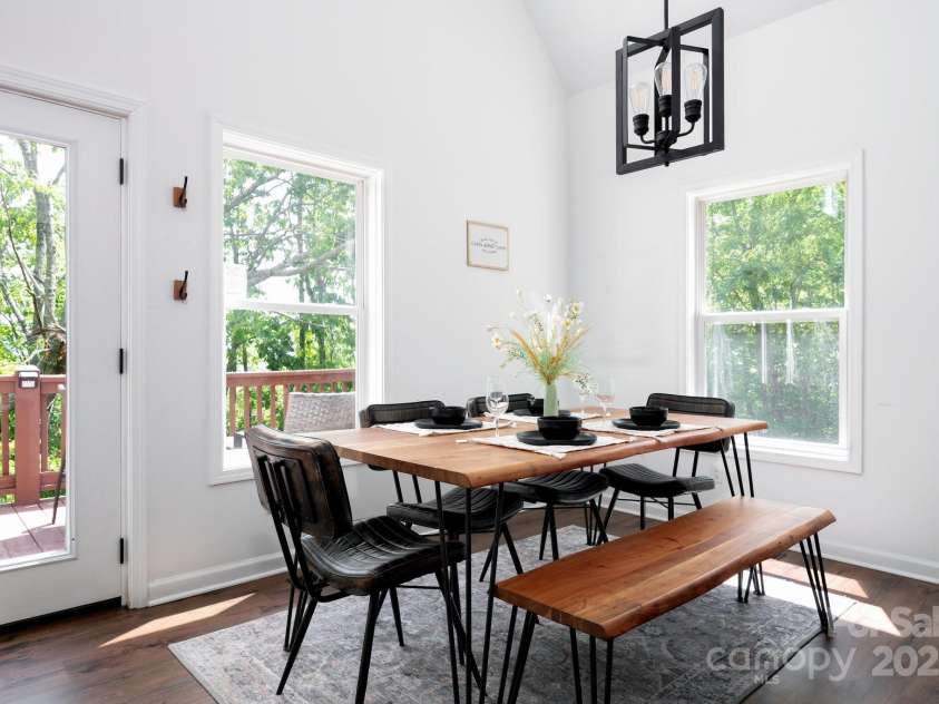 25 Licklog Ridge Road, Fairview, NC 28730.  MLS# CAR4256398, YatesRealty ID 23533. Cozy Dining Area off Kitchen