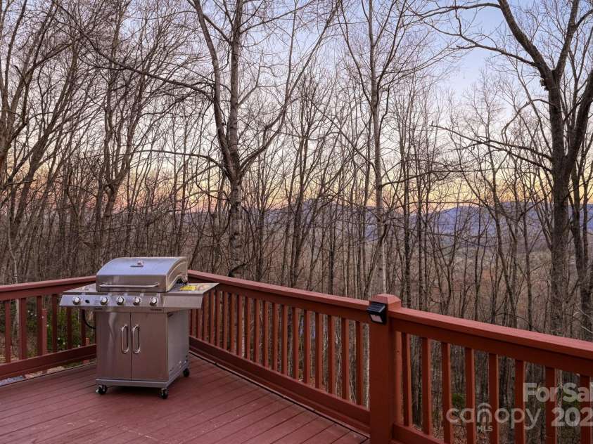 25 Licklog Ridge Road, Fairview, NC 28730.  MLS# CAR4256398, YatesRealty ID 23533. Great Area for Grilling