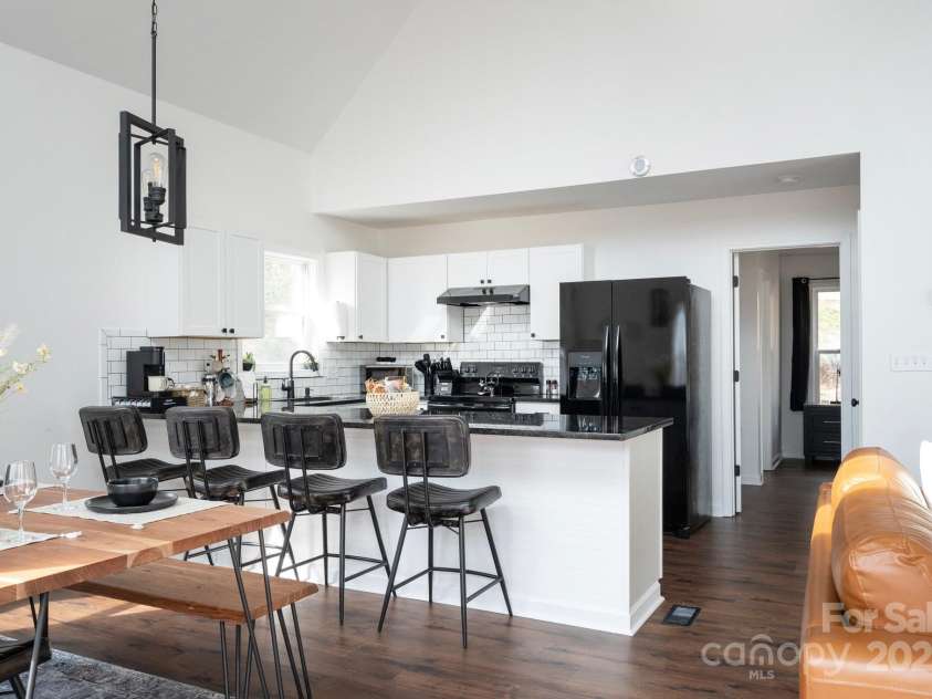 25 Licklog Ridge Road, Fairview, NC 28730.  MLS# CAR4256398, YatesRealty ID 23533. Modern Chef's Kitchen and Breakfast Bar Area