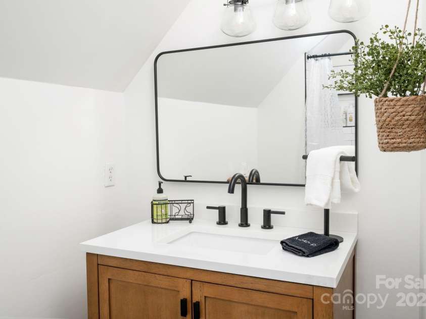 25 Licklog Ridge Road, Fairview, NC 28730.  MLS# CAR4256398, YatesRealty ID 23533. Renovated Guest Bath