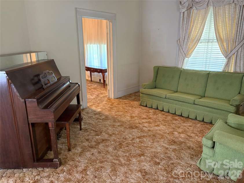 114 Hampton Street, Chester, SC 29706.  MLS# CAR4370018, YatesRealty ID 23537. 