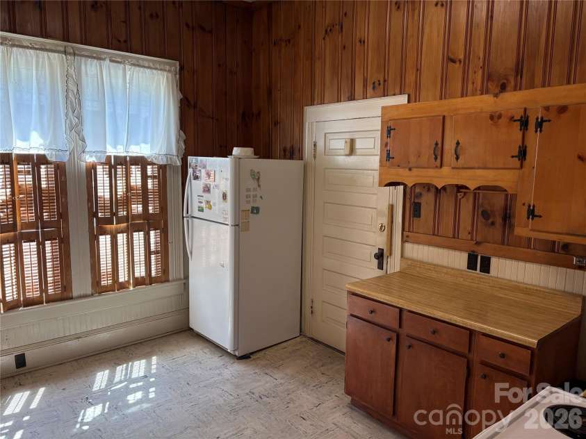 114 Hampton Street, Chester, SC 29706.  MLS# CAR4370018, YatesRealty ID 23537. 