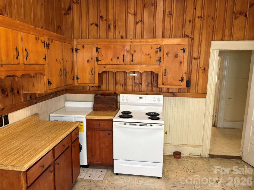 114 Hampton Street, Chester, SC 29706.  MLS# CAR4370018, YatesRealty ID 23537. 