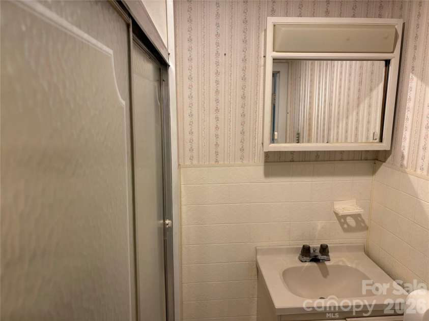 114 Hampton Street, Chester, SC 29706.  MLS# CAR4370018, YatesRealty ID 23537. 