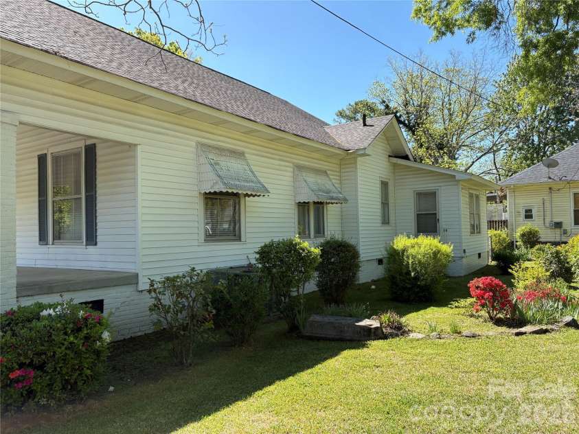 114 Hampton Street, Chester, SC 29706.  MLS# CAR4370018, YatesRealty ID 23537. 