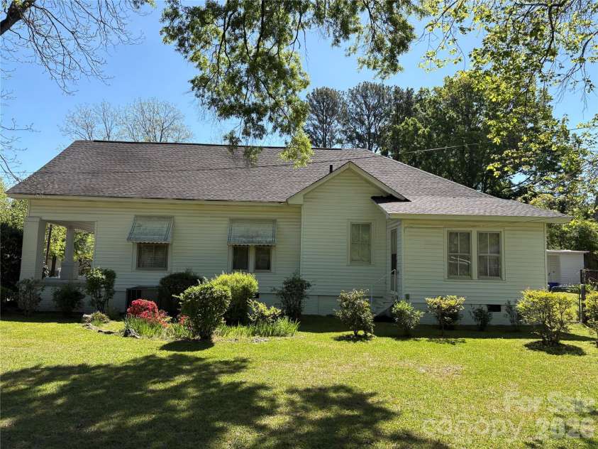 114 Hampton Street, Chester, SC 29706.  MLS# CAR4370018, YatesRealty ID 23537. 