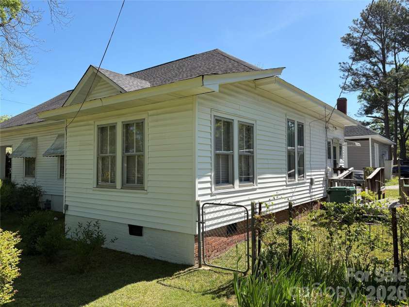 114 Hampton Street, Chester, SC 29706.  MLS# CAR4370018, YatesRealty ID 23537. 