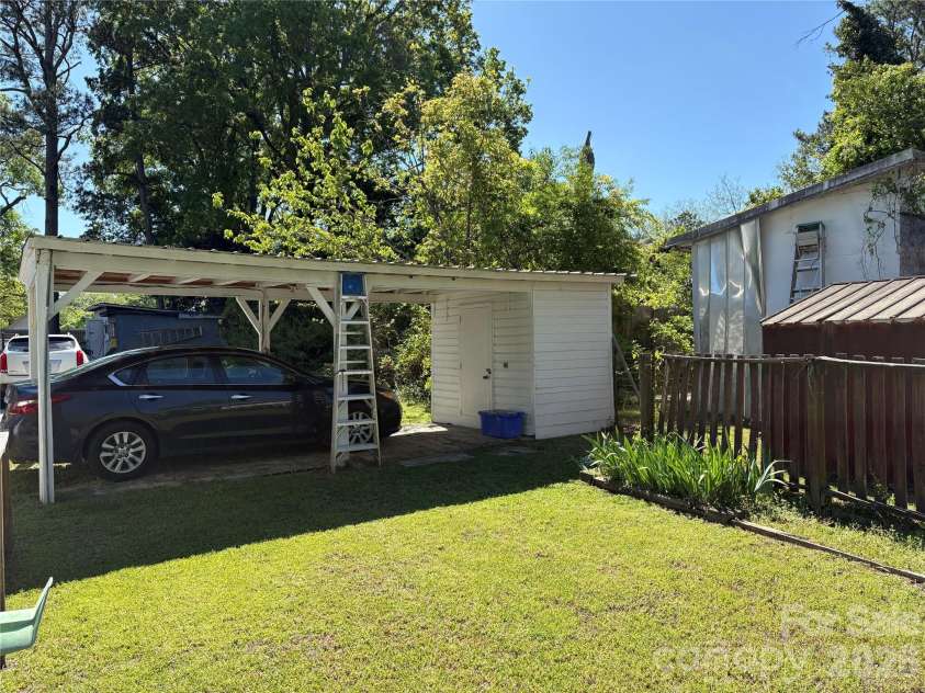 114 Hampton Street, Chester, SC 29706.  MLS# CAR4370018, YatesRealty ID 23537. 