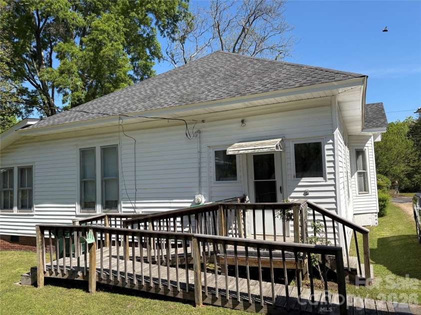 114 Hampton Street, Chester, SC 29706.  MLS# CAR4370018, YatesRealty ID 23537. 