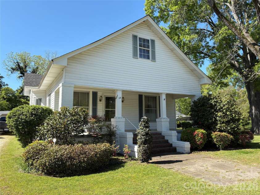 114 Hampton Street, Chester, SC 29706.  MLS# CAR4433726, YatesRealty ID 23537. 