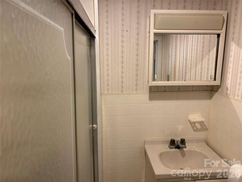 114 Hampton Street, Chester, SC 29706.  MLS# CAR4433726, YatesRealty ID 23537. 