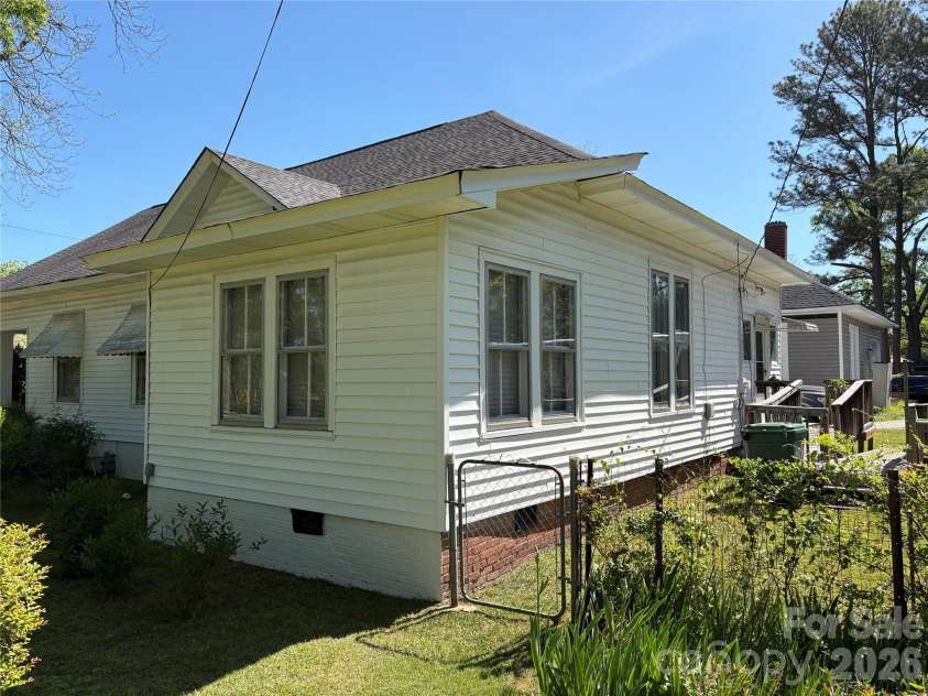 114 Hampton Street, Chester, SC 29706.  MLS# CAR4433726, YatesRealty ID 23537. 
