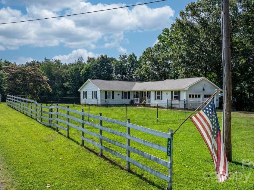 4395 Burton Drive, Maiden, NC 28650.  MLS# CAR4269431, YatesRealty ID 23537. 