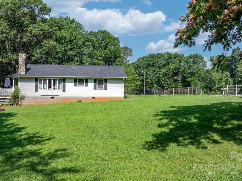 4395 Burton Drive, Maiden, NC 28650.  MLS# CAR4269431, YatesRealty ID 23537. 