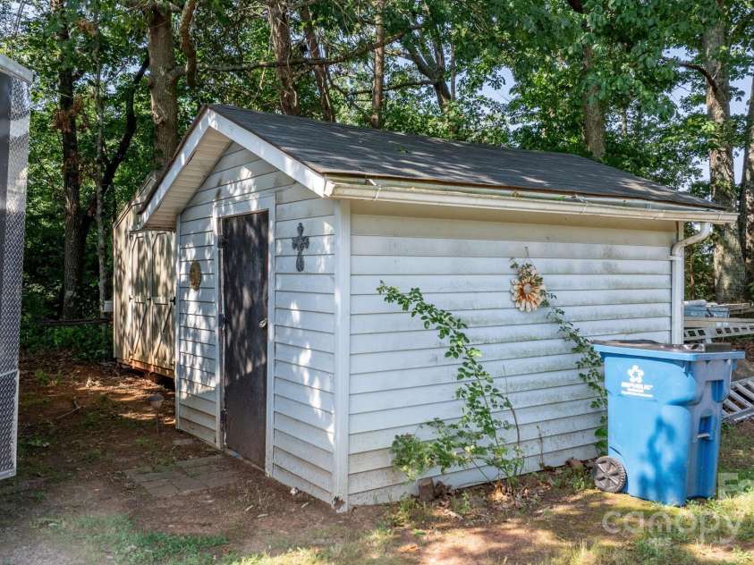 4395 Burton Drive, Maiden, NC 28650.  MLS# CAR4269431, YatesRealty ID 23537. 