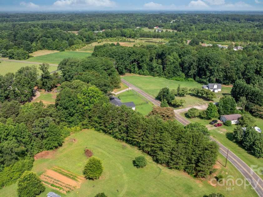 4395 Burton Drive, Maiden, NC 28650.  MLS# CAR4269431, YatesRealty ID 23537. 