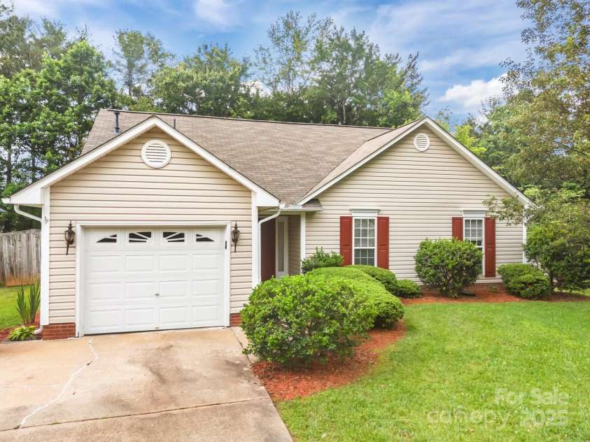 385 Glensprings Drive, Fletcher, NC 28732.  MLS# CAR4273021, YatesRealty ID 23539. 