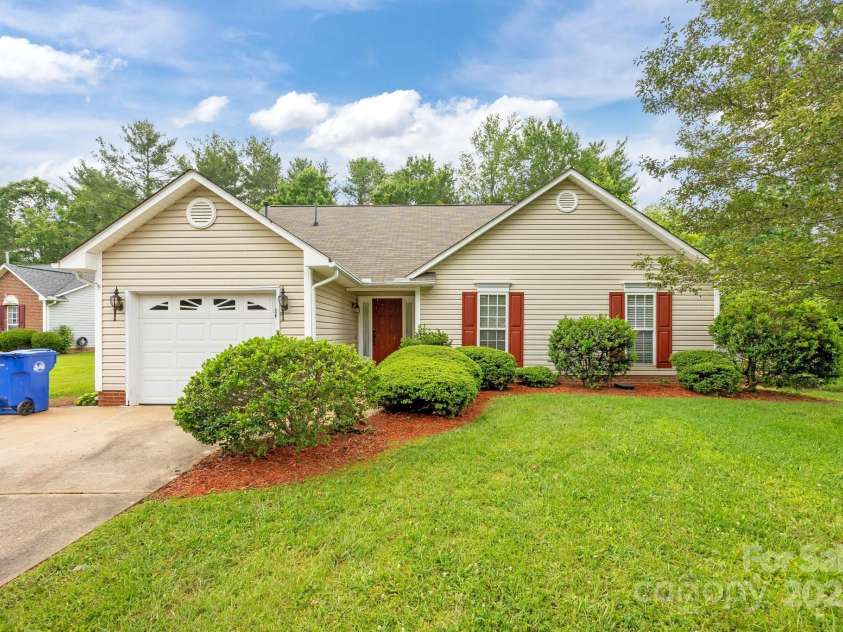 385 Glensprings Drive, Fletcher, NC 28732.  MLS# CAR4273021, YatesRealty ID 23539. 