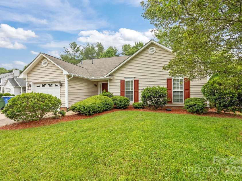 385 Glensprings Drive, Fletcher, NC 28732.  MLS# CAR4273021, YatesRealty ID 23539. 