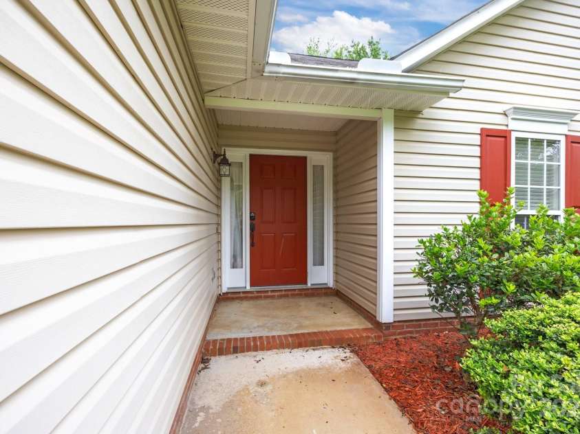 385 Glensprings Drive, Fletcher, NC 28732.  MLS# CAR4273021, YatesRealty ID 23539. 