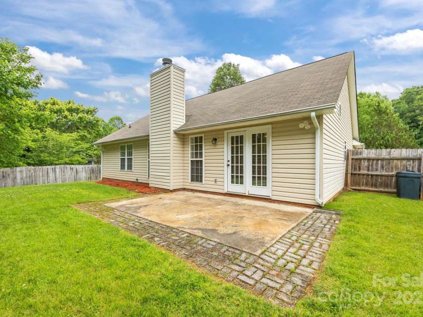 385 Glensprings Drive, Fletcher, NC 28732.  MLS# CAR4273021, YatesRealty ID 23539. 