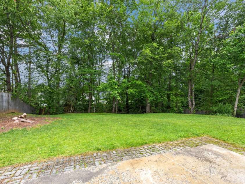 385 Glensprings Drive, Fletcher, NC 28732.  MLS# CAR4273021, YatesRealty ID 23539. 