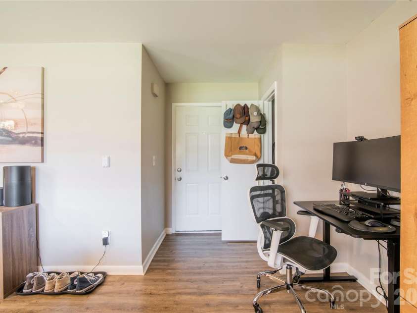 4605 Coronado Drive, Charlotte, NC 28212.  MLS# CAR4367991, YatesRealty ID 23539. 