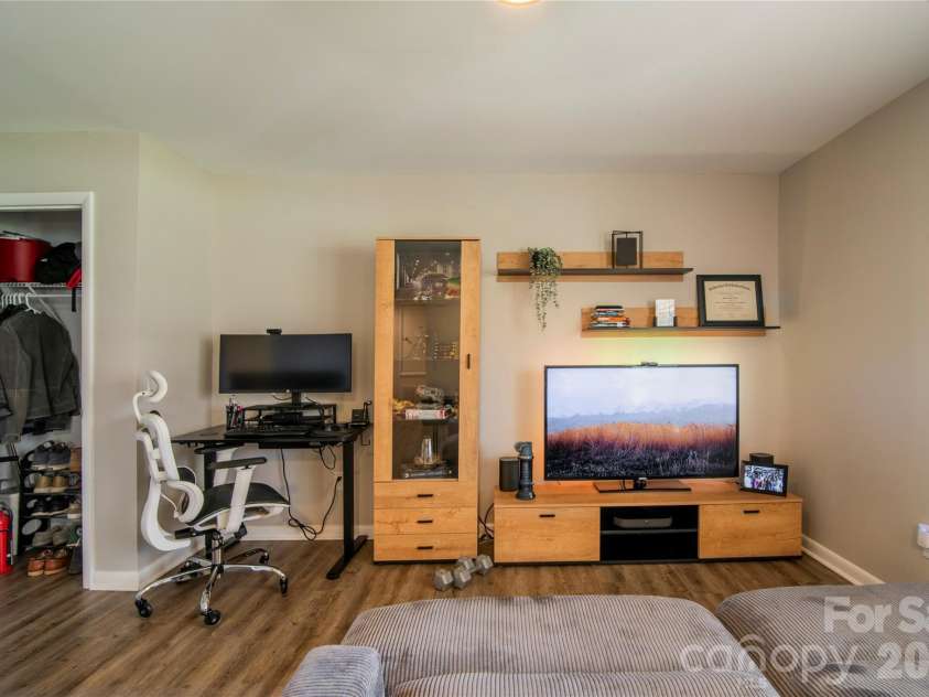 4605 Coronado Drive, Charlotte, NC 28212.  MLS# CAR4367991, YatesRealty ID 23539. 