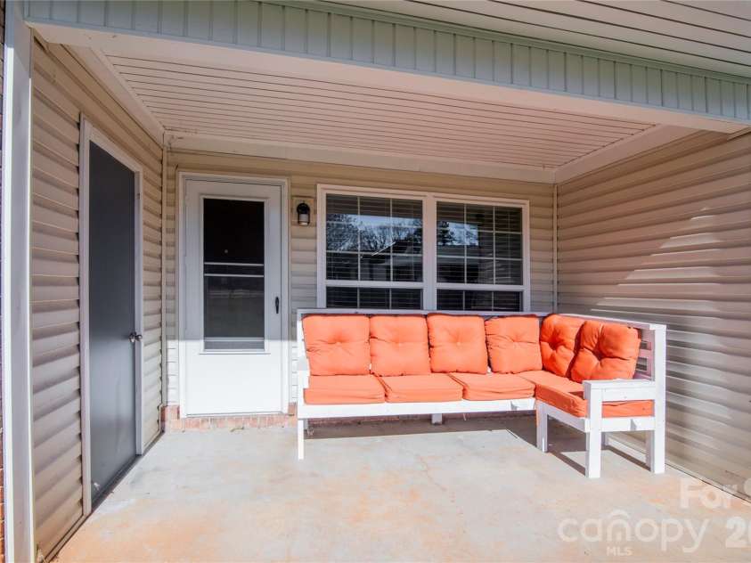 4605 Coronado Drive, Charlotte, NC 28212.  MLS# CAR4367991, YatesRealty ID 23539. 